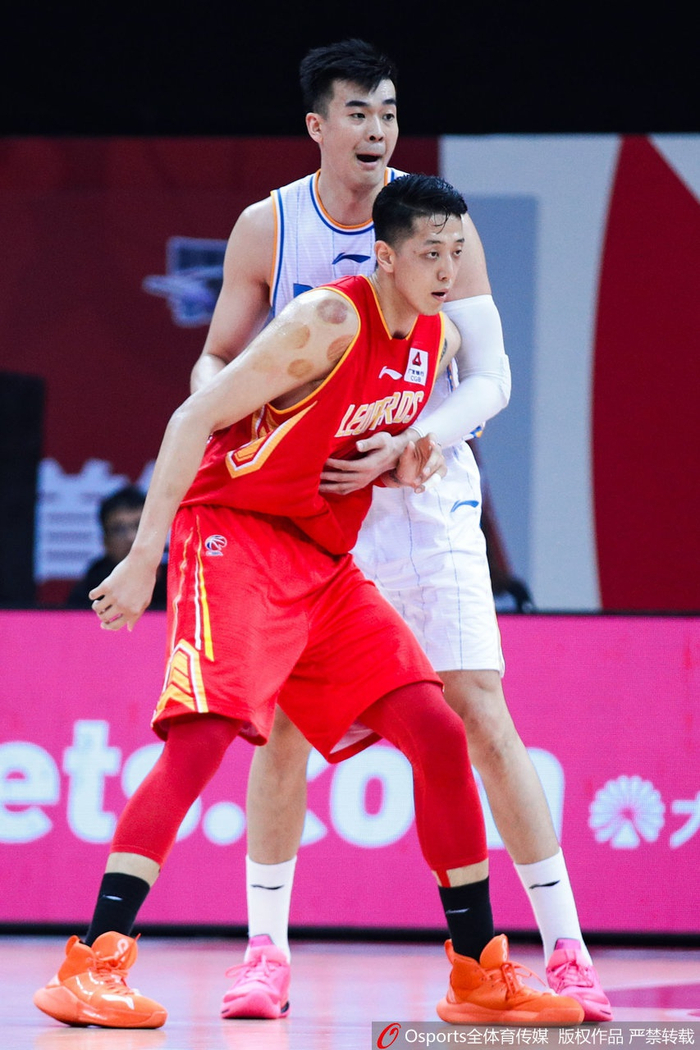 九游娱乐入口欧联今夜走向成谜，福建男篮手感冰凉，值得警惕，更衣室氛围转暖的简单介绍