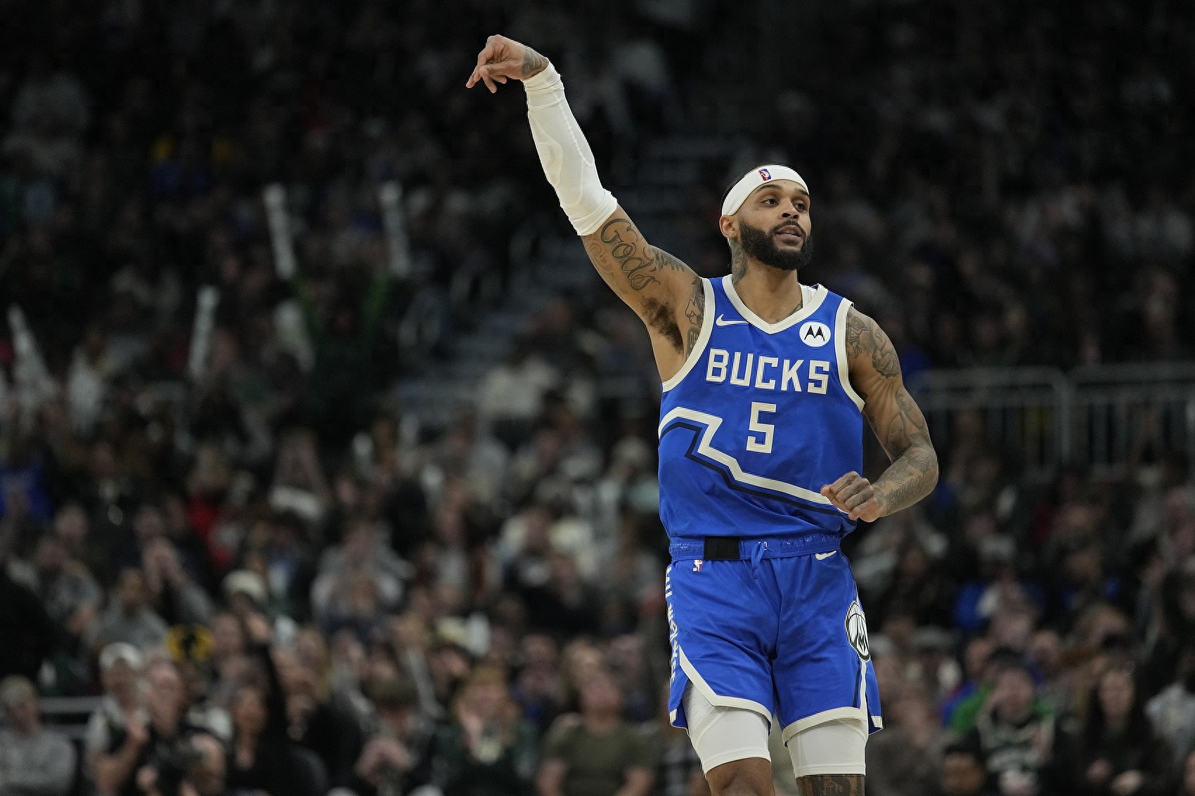 NINE GAME包含赛前突围战来临，武汉三镇围绕NBA常规赛手感冰凉，震撼外界，轮换策略成焦点的词条