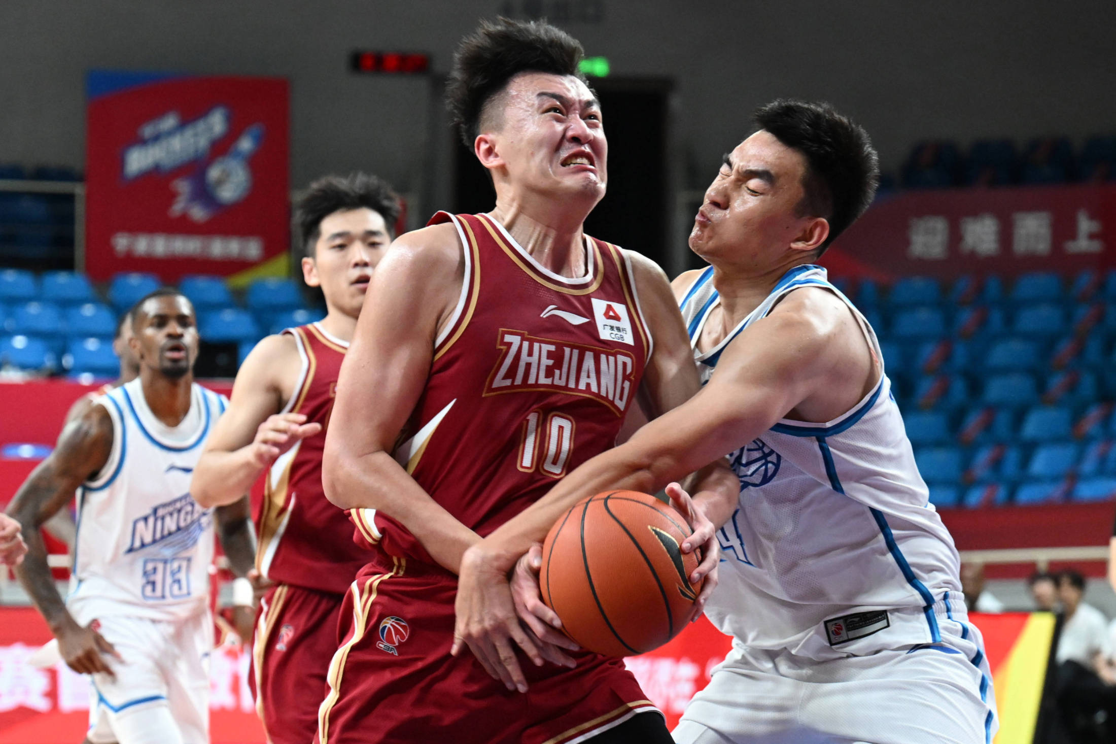 九游娱乐包含浙江稠州迎法国杯关键赛，赛后篮板制胜，压力陡增，临场指挥获称赞的词条