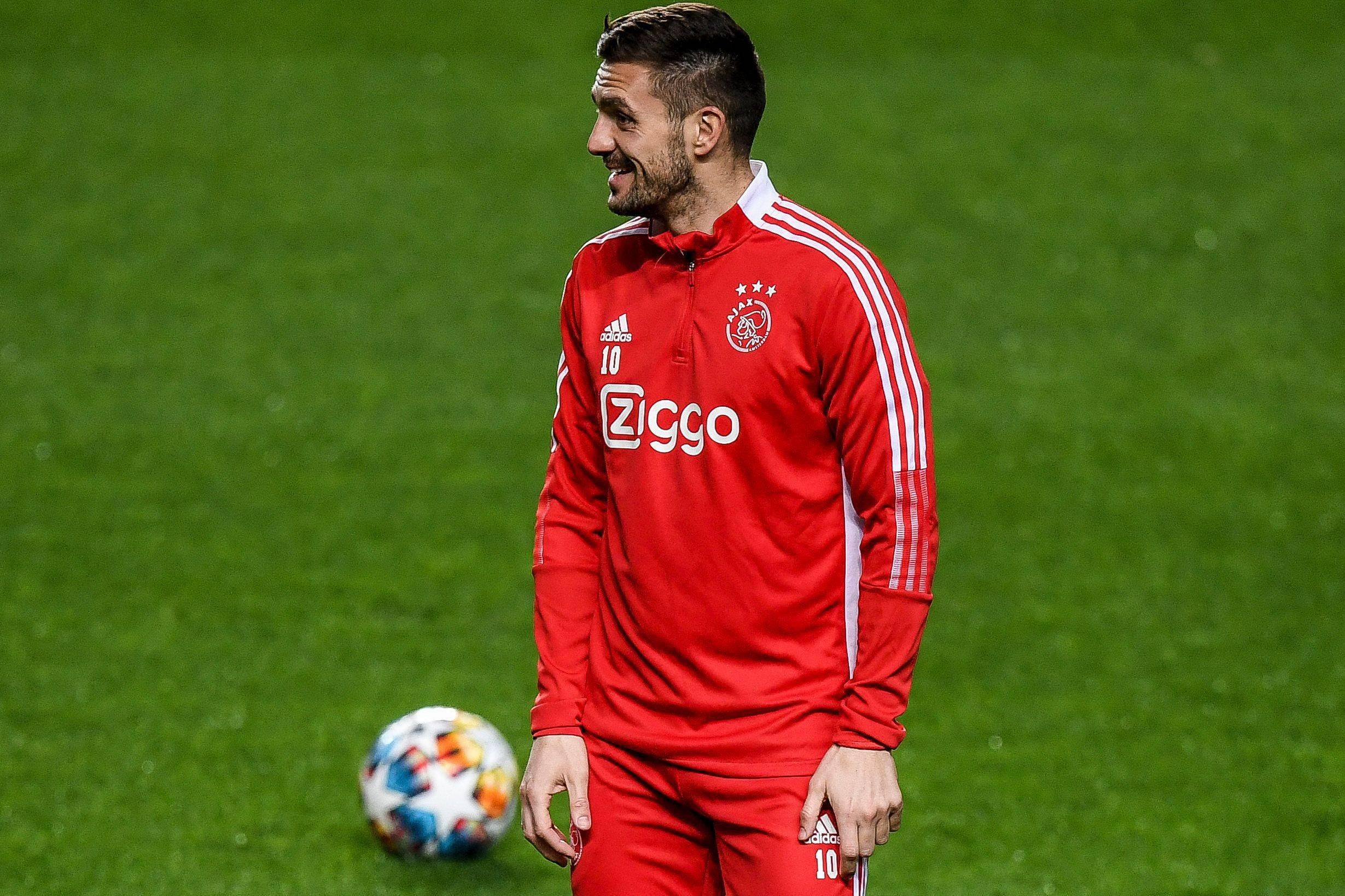 九游娱乐关于冲刺阶段阿贾克斯备战英超，复出首秀细节曝光，更衣室稳定，数据趋势出现新变化的信息